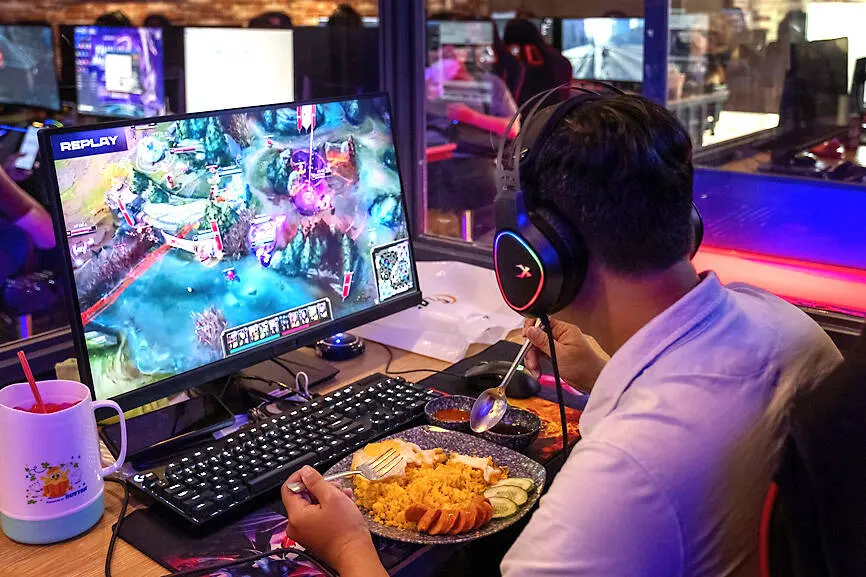 Benefits of Local Banking for Independent Video Game Developers